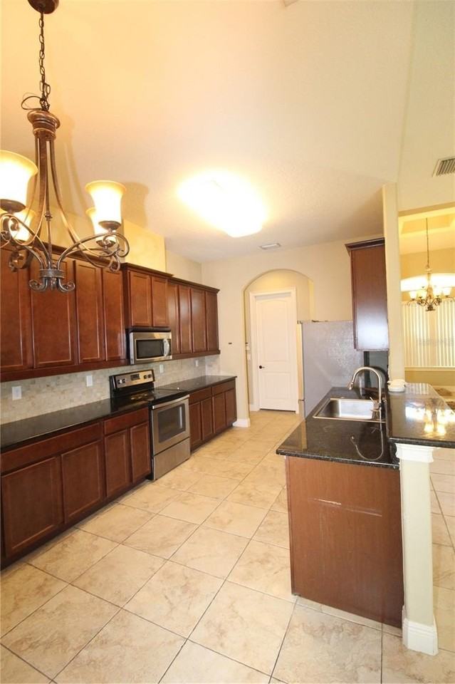 5703 Kevin Ave - Photo 4 of 16