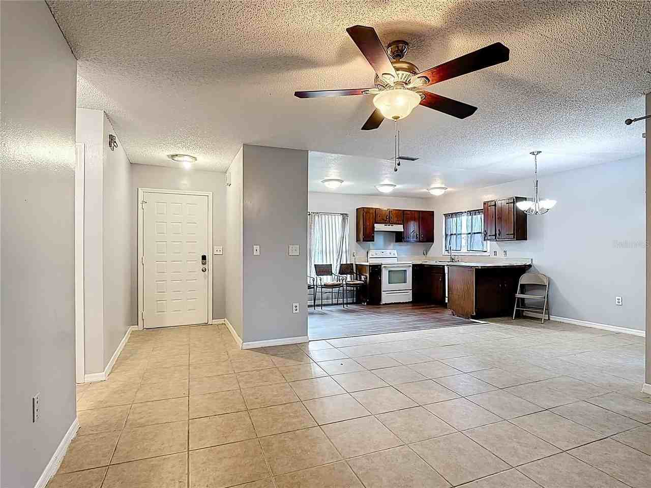 571 Hunter Cir - Photo 6 of 23