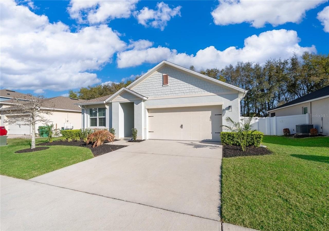 3102 Bethpage Loop - Photo 3 of 29