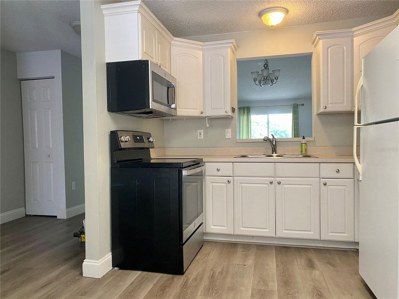 8830 Coral Palms Ct #B - Photo 3 of 20