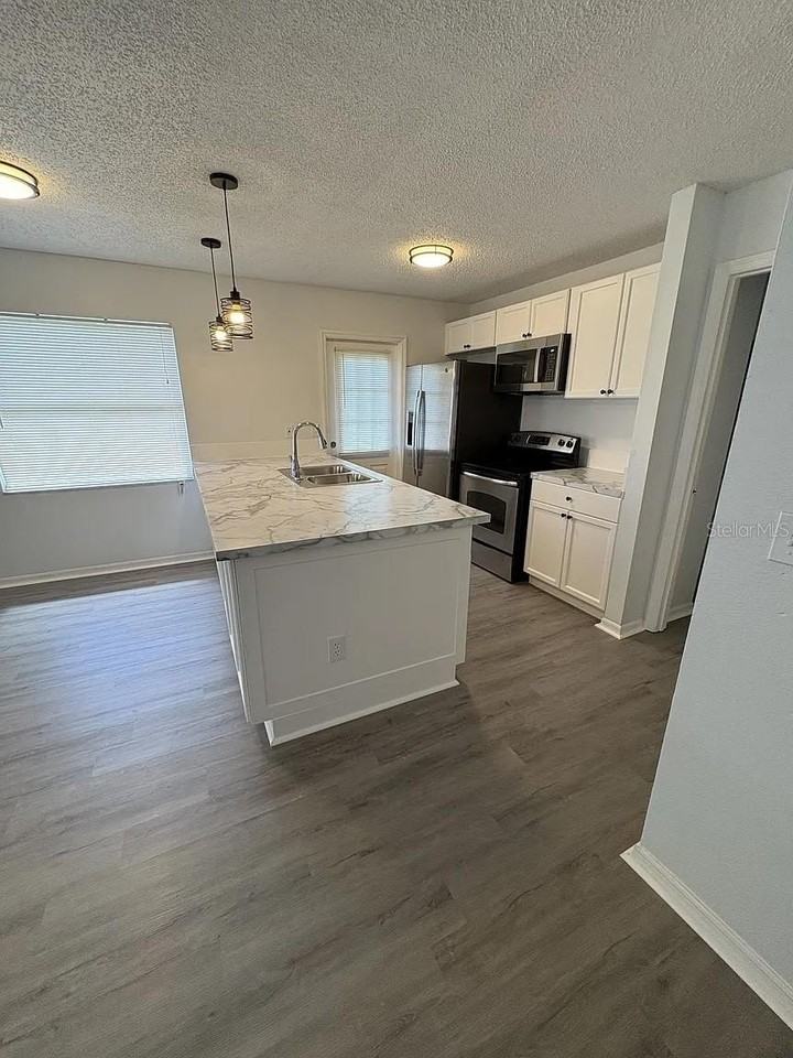 204 Mary Catherine Ct - Photo 4 of 15