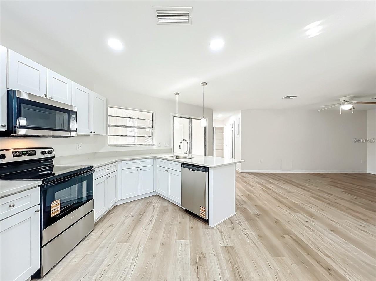 201 Fern Ct - Photo 5 of 18