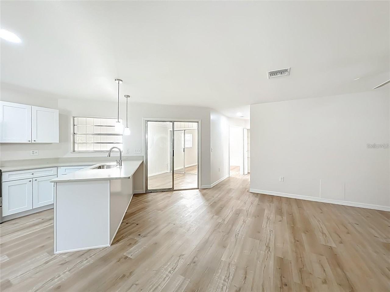 201 Fern Ct - Photo 6 of 18