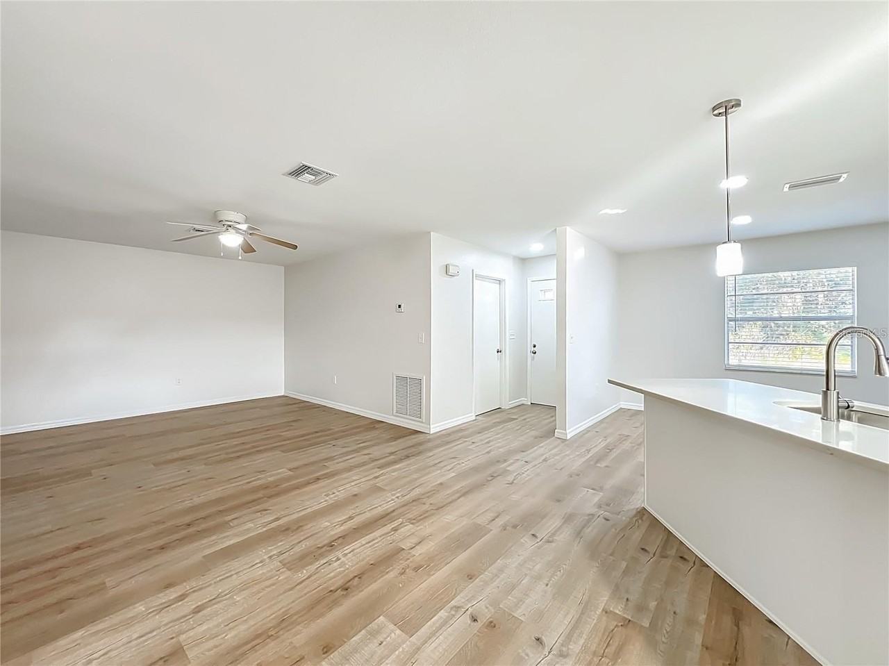 201 Fern Ct - Photo 7 of 18