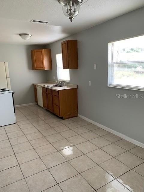 2443 Lilly St - Photo 5 of 16