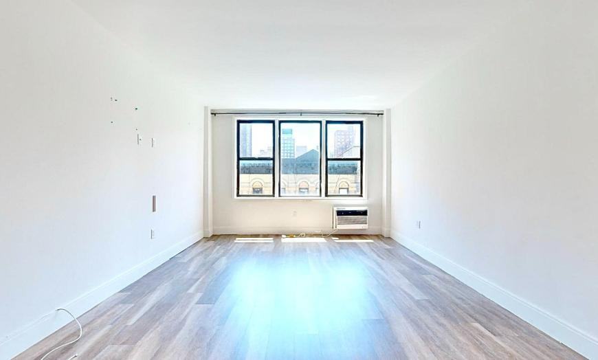 220 E 26th St - Photo 2 of 9