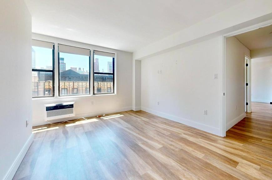 220 E 26th St - Photo 4 of 9