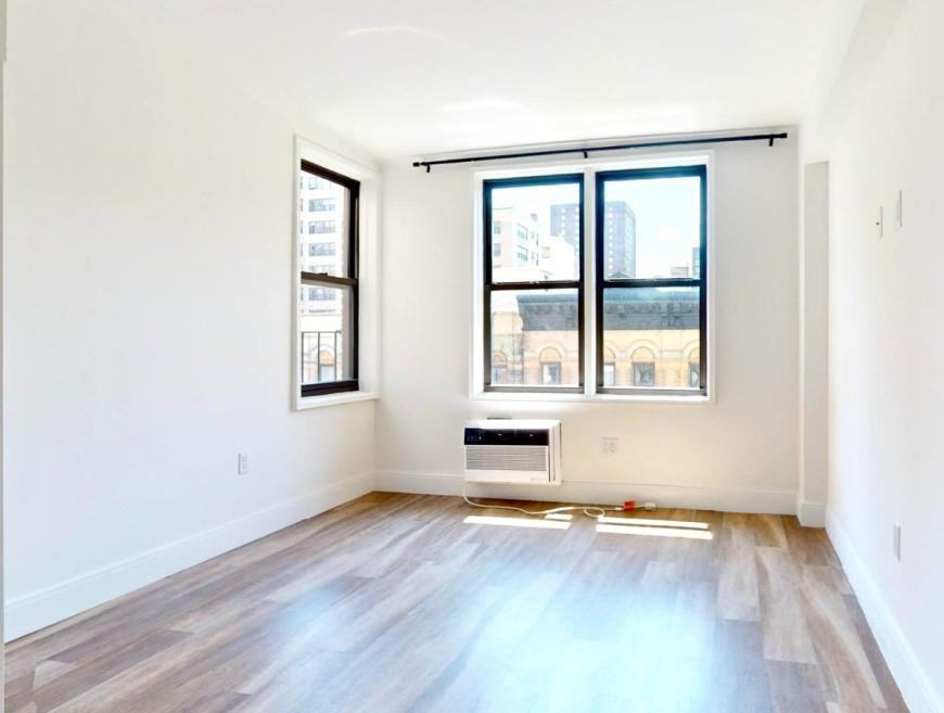 220 E 26th St - Photo 6 of 9