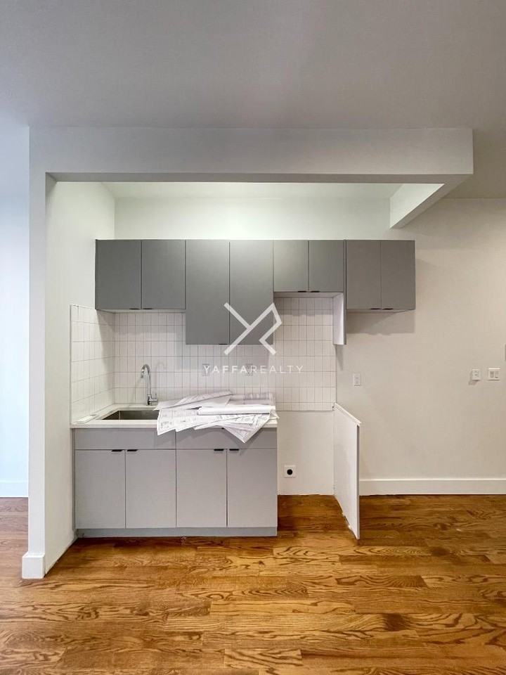 1057 E 34th St - Photo 2 of 9