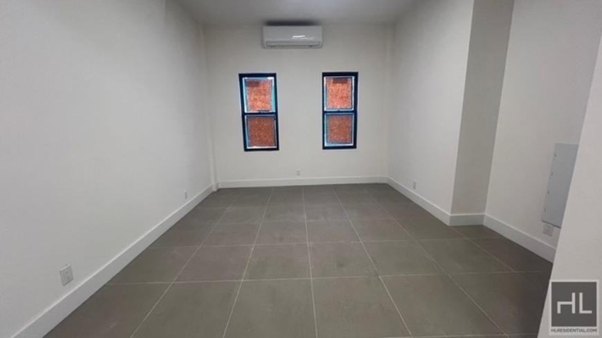 900 Rogers Ave - Photo 2 of 10