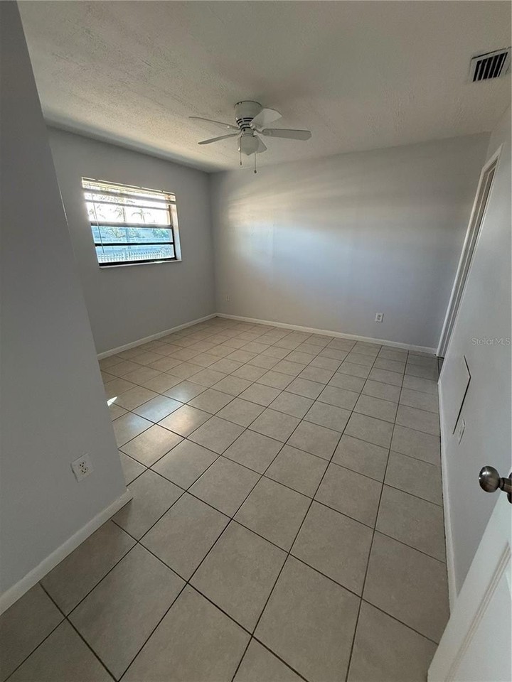 950 Beltrees St #B - Photo 5 of 11