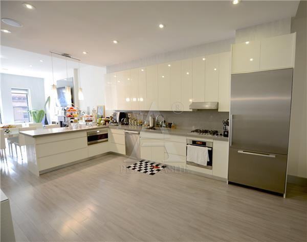 53 E 64th St - Photo 2 of 10