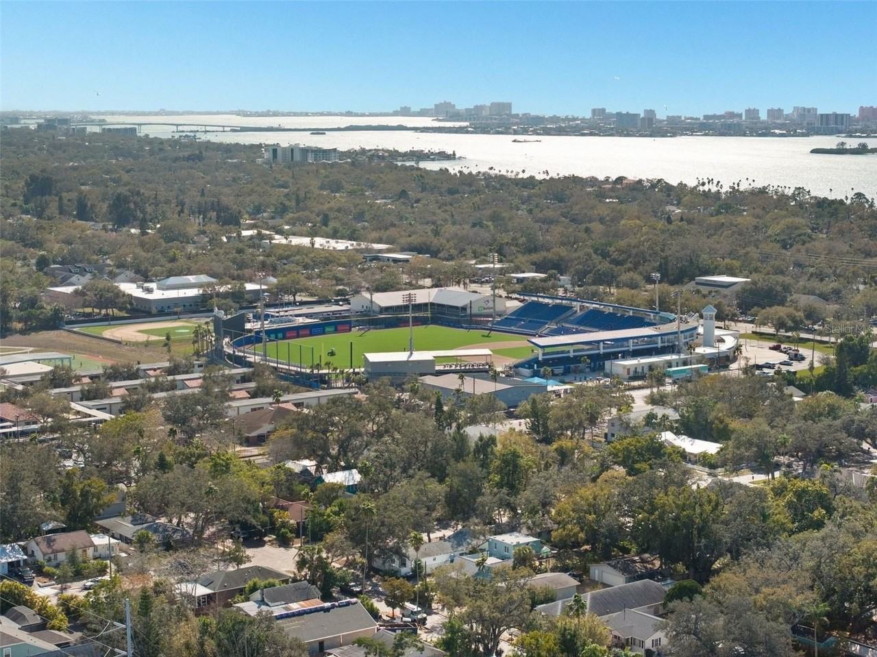 523 Milwaukee Ave - Photo 4 of 29