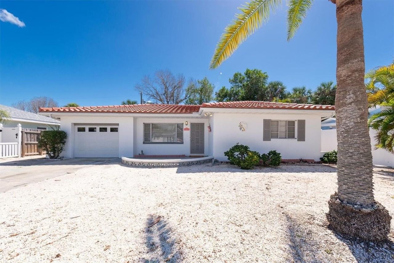 456 85th Ave - Photo 2 of 35