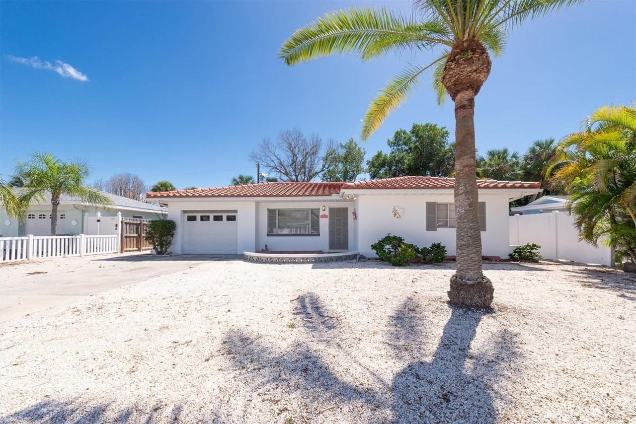 456 85th Ave - Photo 3 of 35