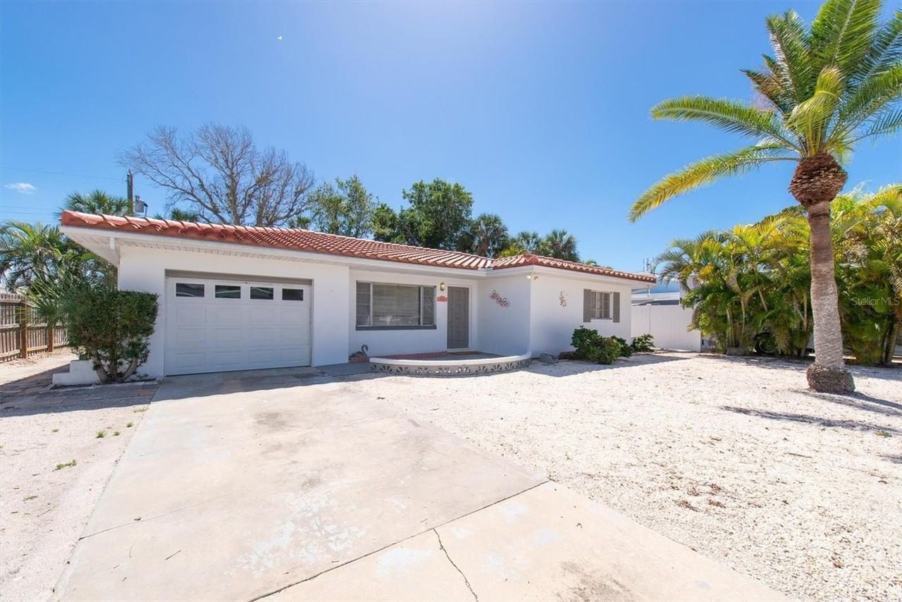 456 85th Ave - Photo 4 of 35