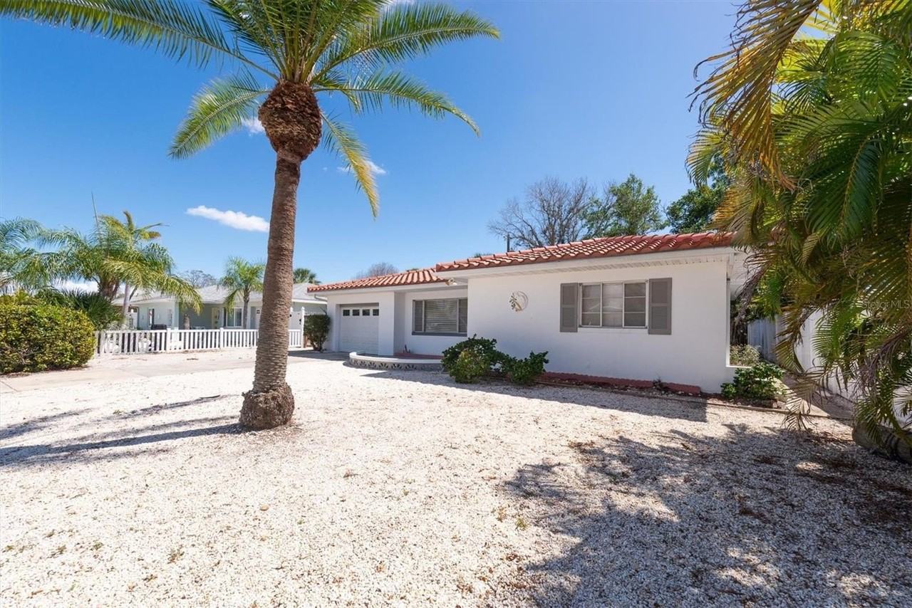 456 85th Ave - Photo 5 of 35