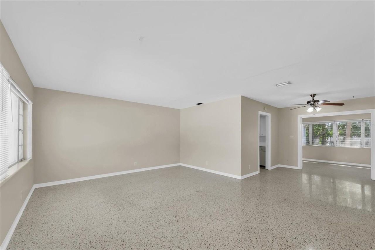 456 85th Ave - Photo 7 of 35