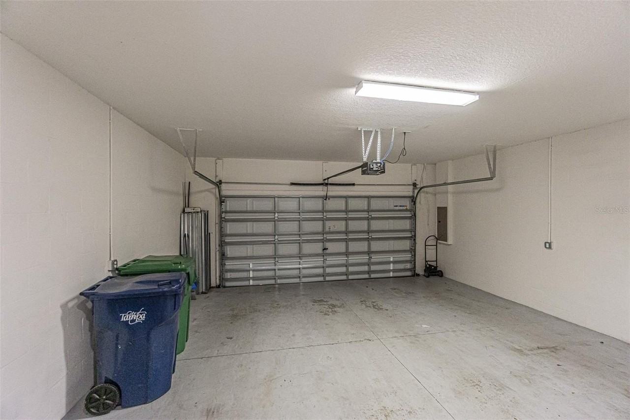 814 N Oregon Ave - Photo 6 of 28