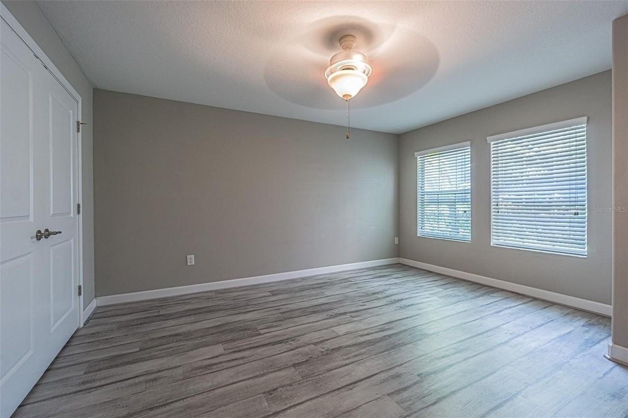 814 N Oregon Ave - Photo 7 of 28