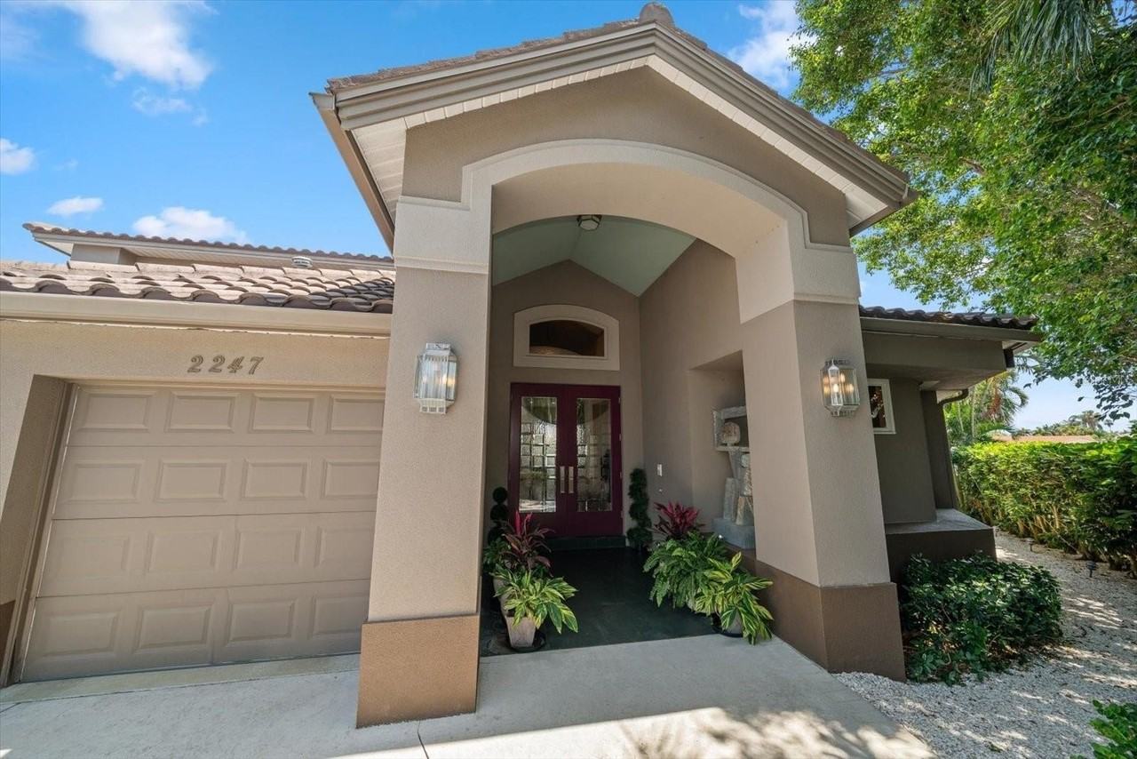 2247 Donato Dr - Photo 3 of 50