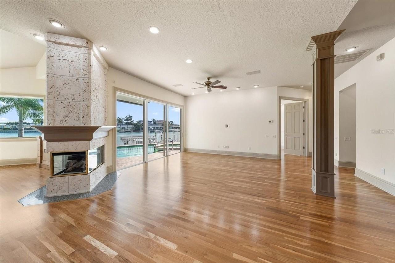 2247 Donato Dr - Photo 5 of 50