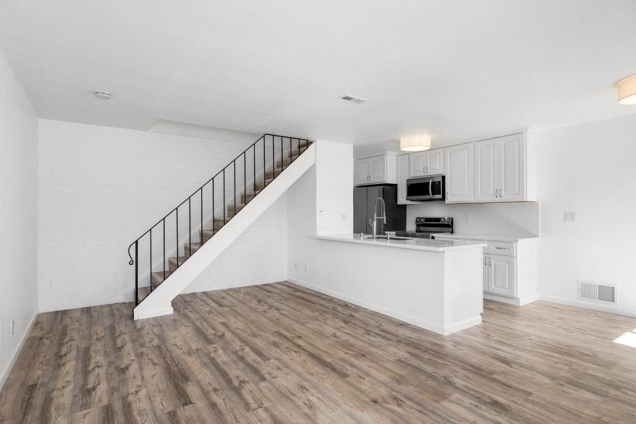 1430 42nd Ave - Photo 3 of 23