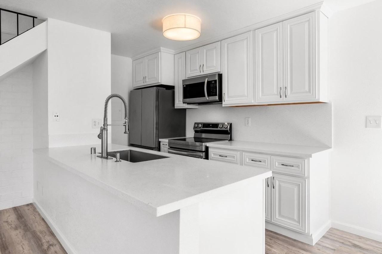 1430 42nd Ave - Photo 4 of 23