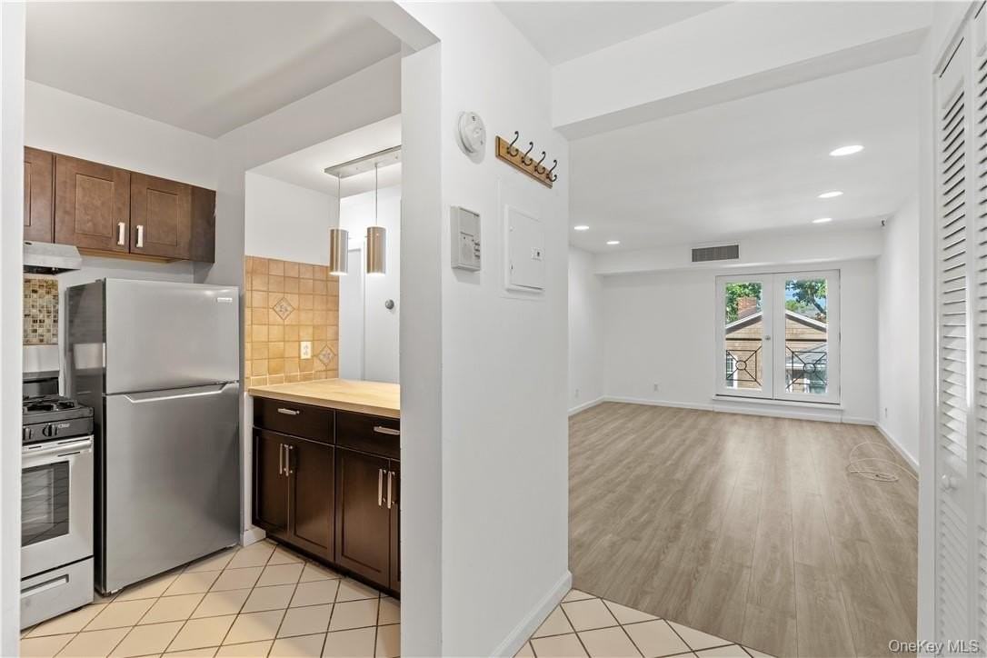 501 N Barry Ave Apt 2c - Photo 3 of 15