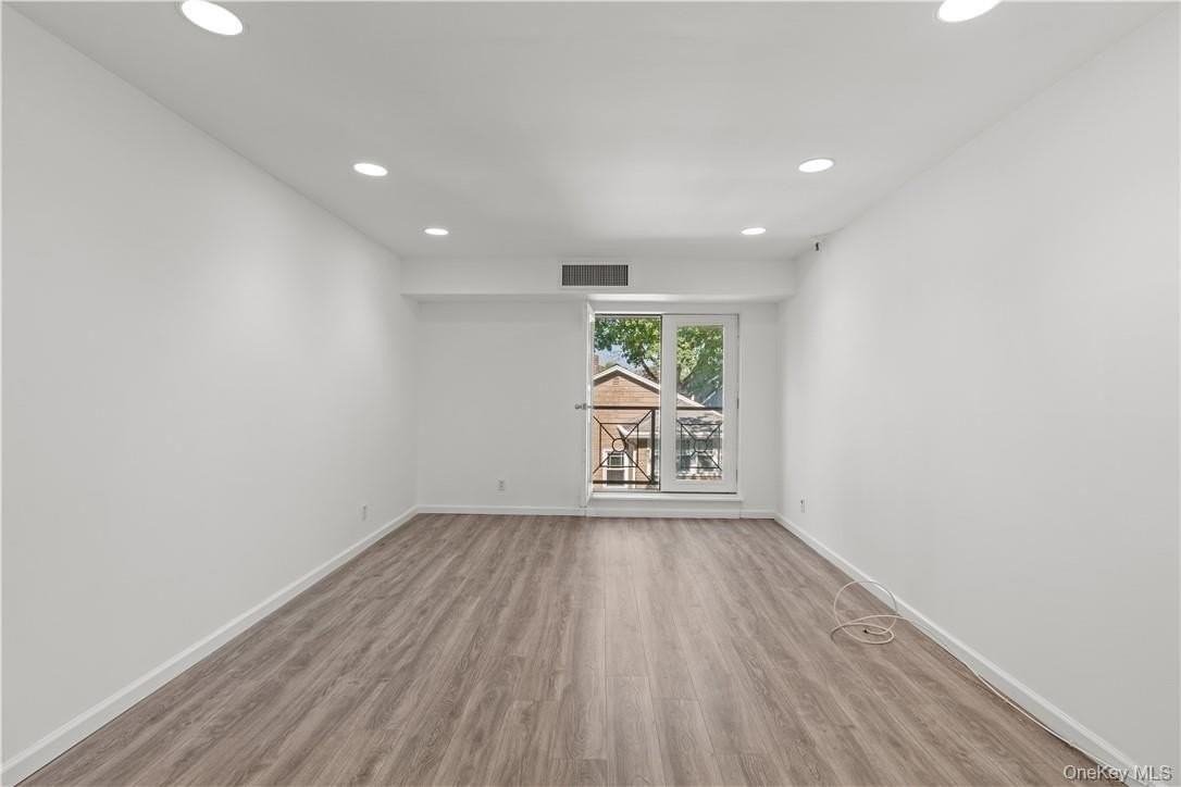 501 N Barry Ave Apt 2c - Photo 5 of 15