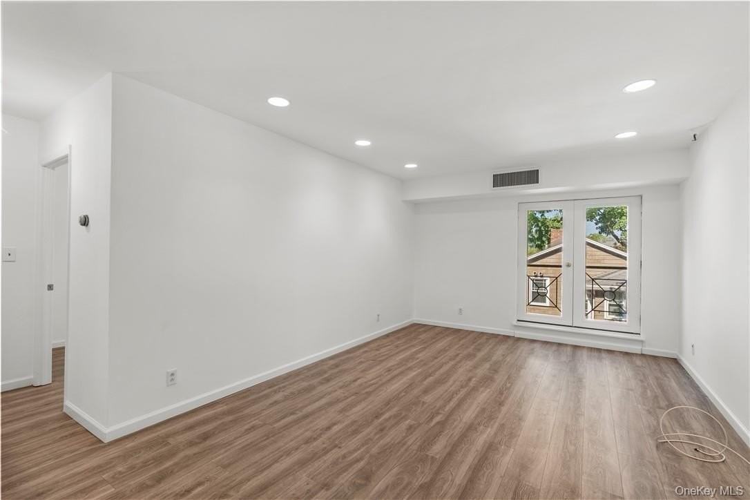 501 N Barry Ave Apt 2c - Photo 7 of 15