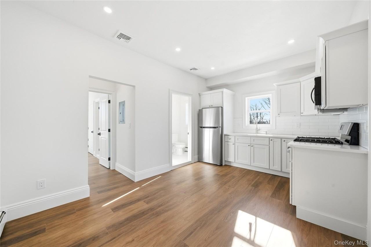 13 W Hoffman Ave Apt 3 - Photo 4 of 22