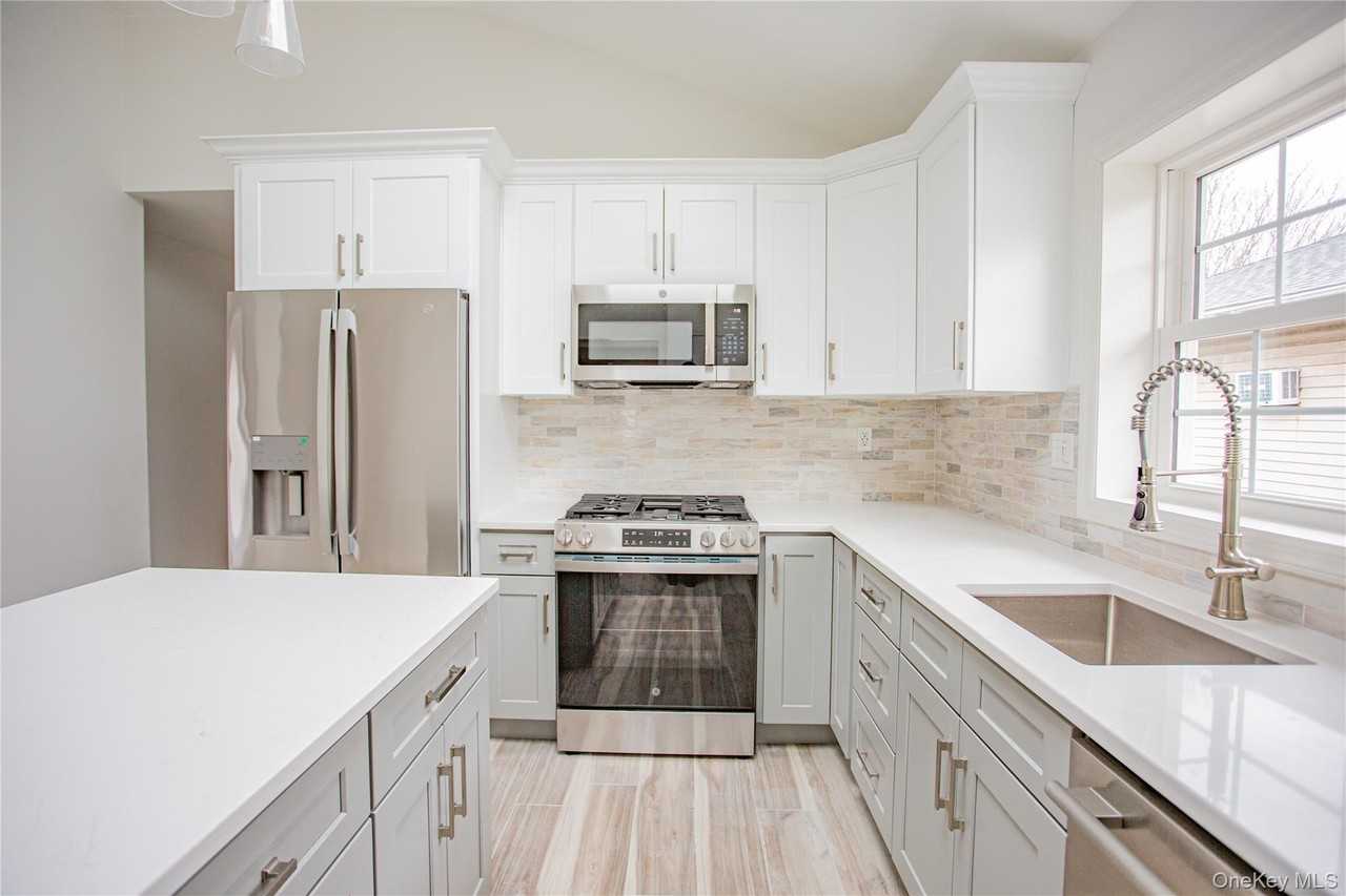 451 E Pine Street unit: Upper - Photo 2 of 28