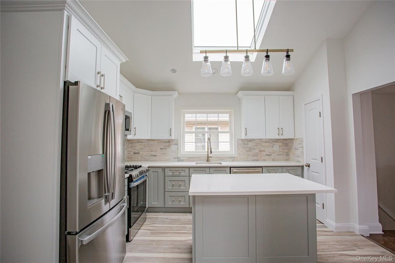 451 E Pine Street unit: Upper - Photo 3 of 28