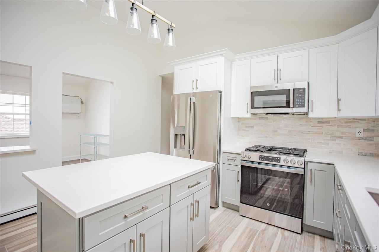 451 E Pine Street unit: Upper - Photo 5 of 28