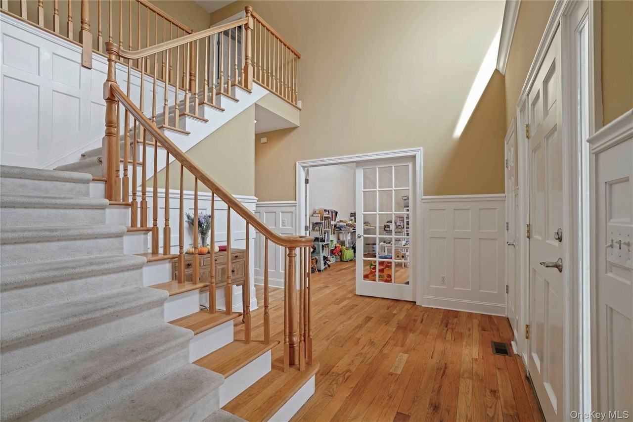 484 Rosedale Ave - Photo 2 of 31