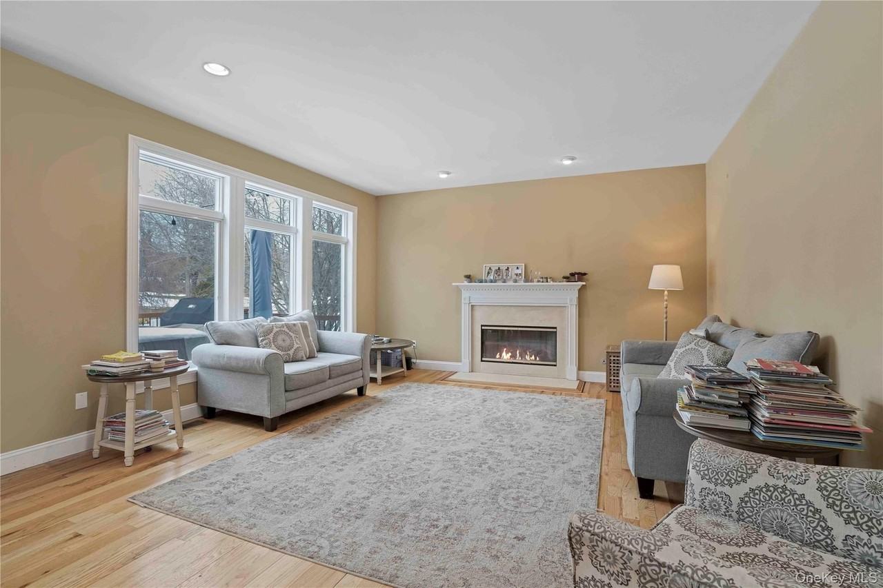 484 Rosedale Ave - Photo 6 of 31