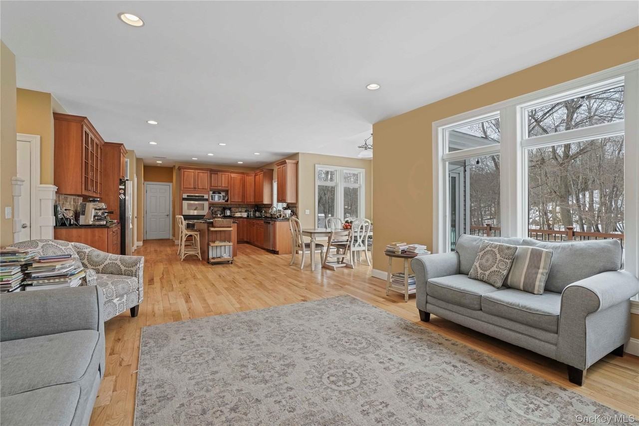 484 Rosedale Ave - Photo 7 of 31