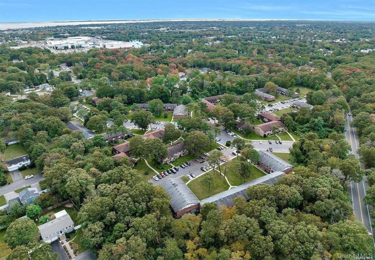 47 Newbrook Ln Unit 47 - Photo 2 of 5