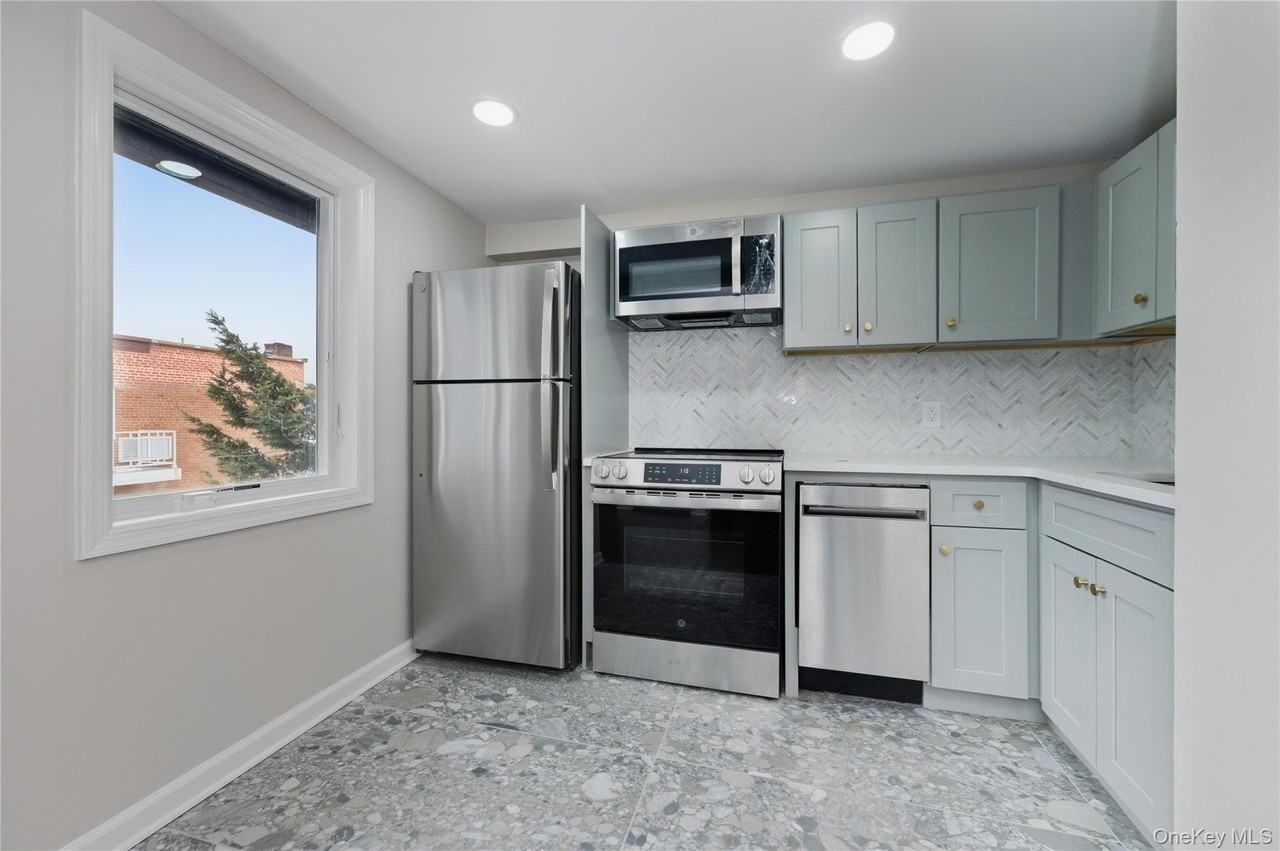 120 Maple Ave Apt 2nd - Photo 4 of 17