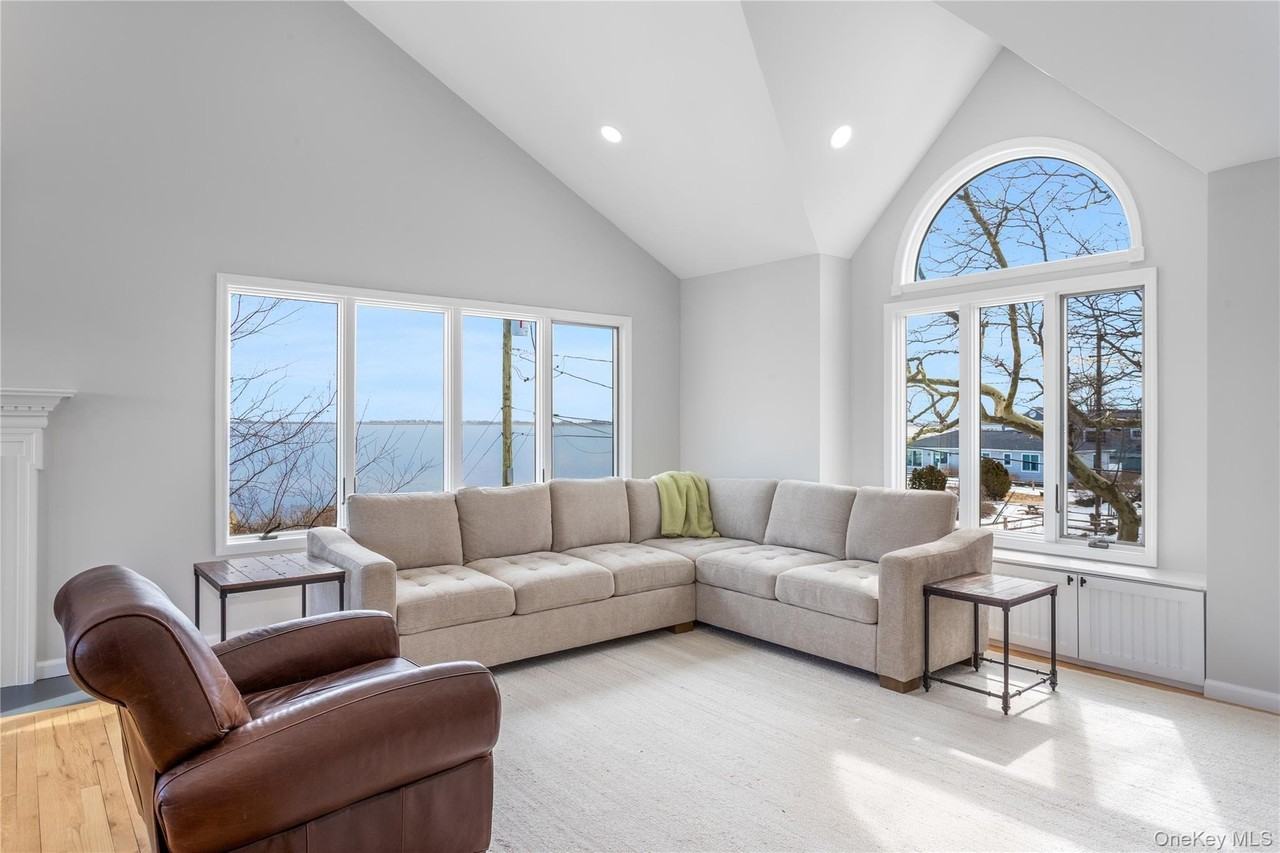 2 Bayside Ave - Photo 4 of 14