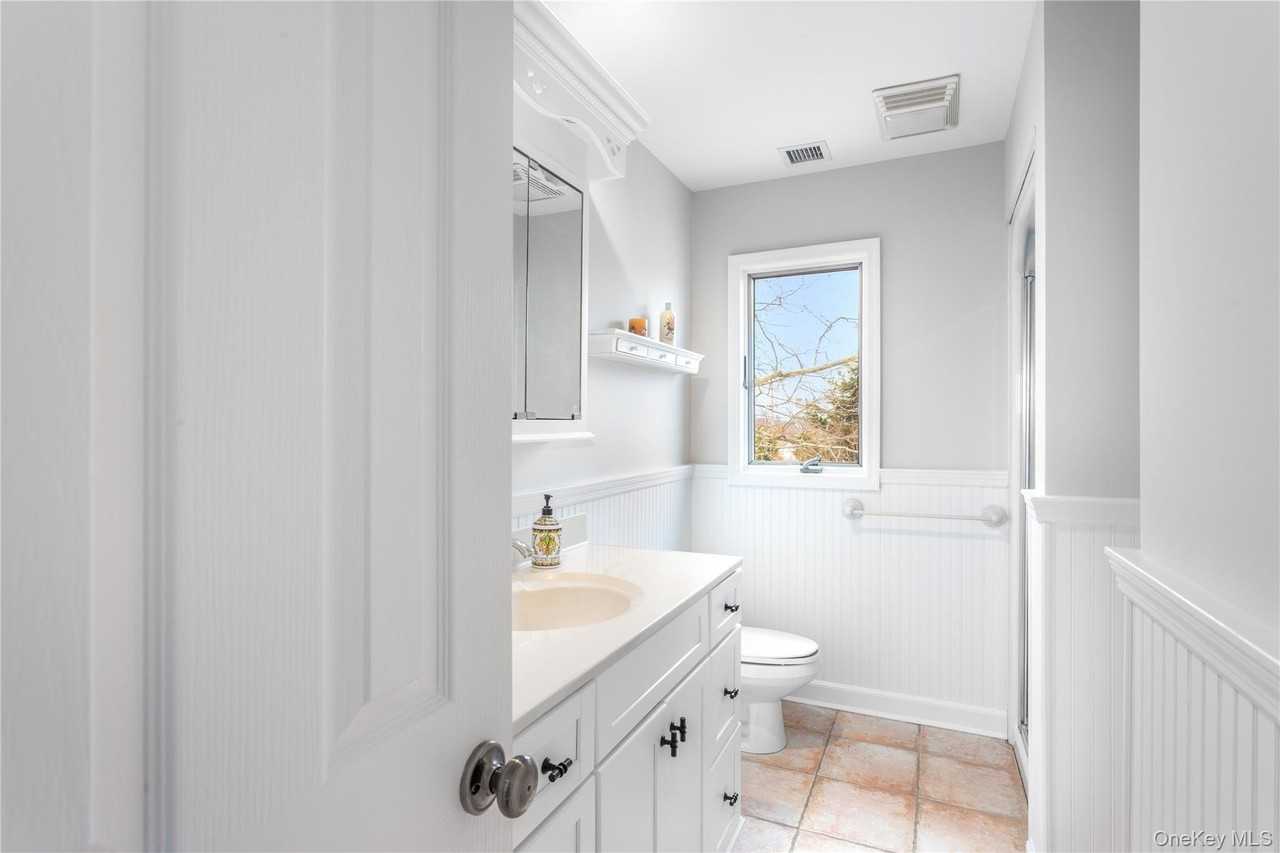 2 Bayside Ave - Photo 7 of 14