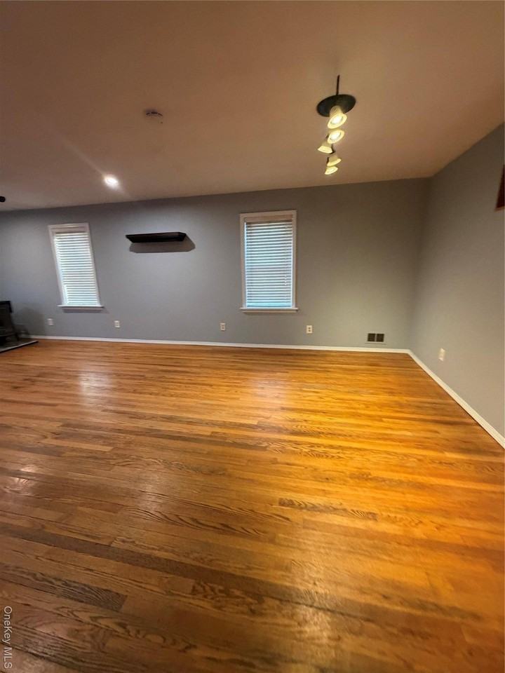 218 Mount Airy Rd - Photo 4 of 20