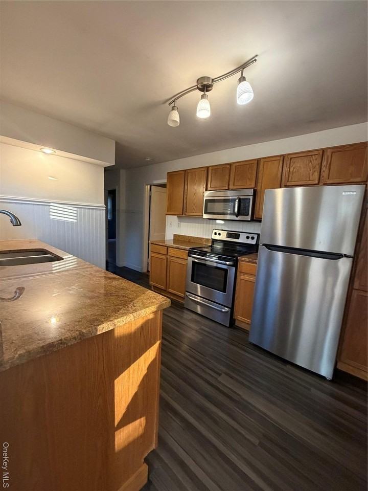 218 Mount Airy Rd - Photo 5 of 20