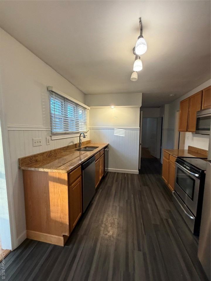 218 Mount Airy Rd - Photo 7 of 20