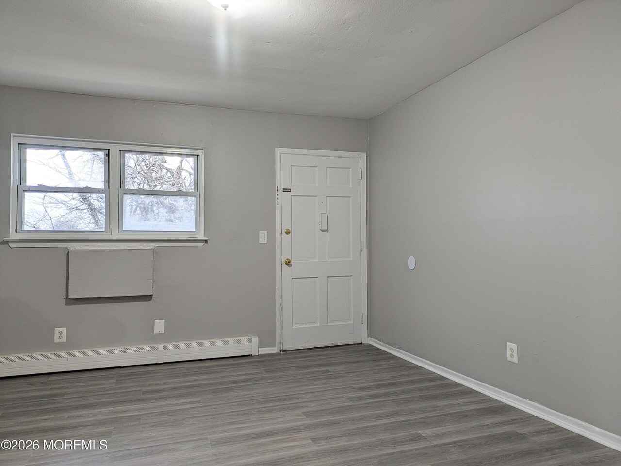135 Rockwell Ave - Photo 4 of 33