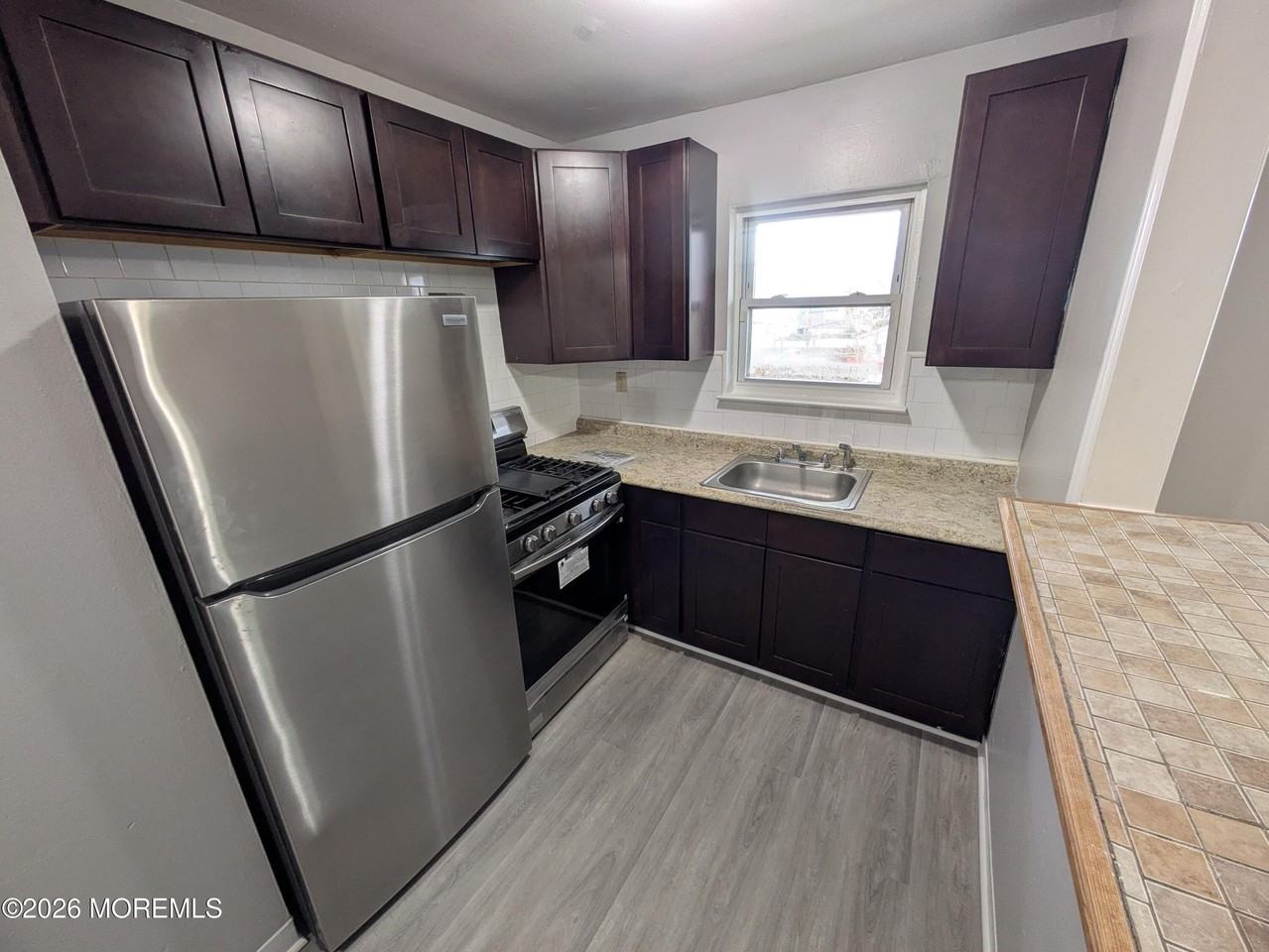 135 Rockwell Ave - Photo 6 of 33