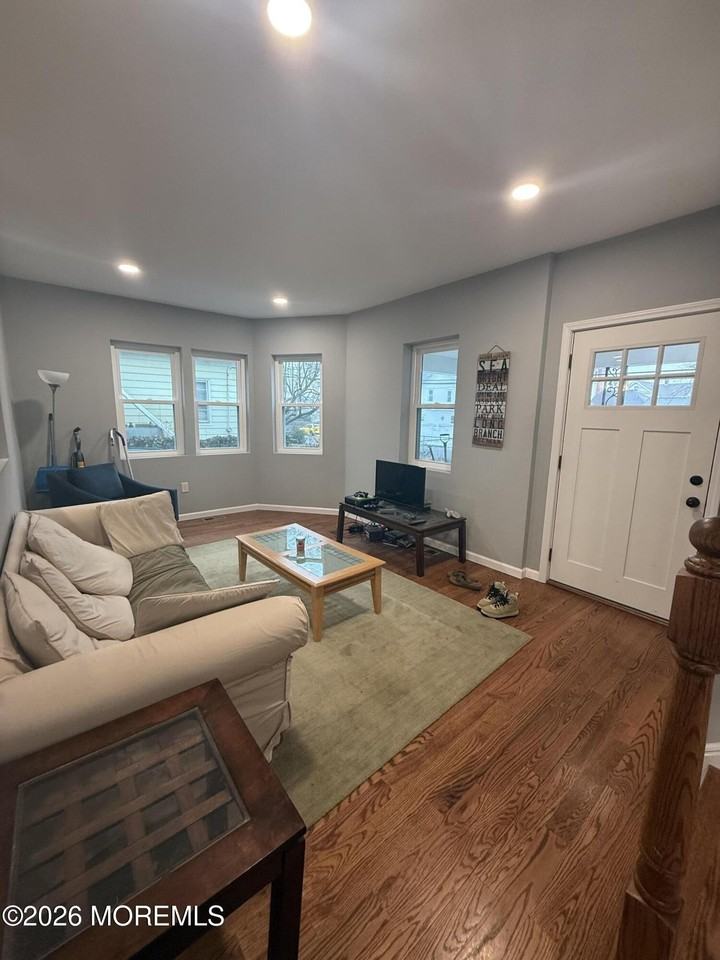 591 Vernon St - Photo 2 of 20