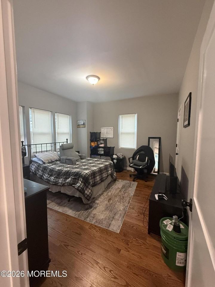 591 Vernon St - Photo 3 of 20