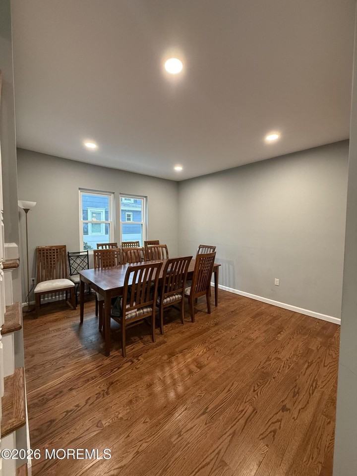 591 Vernon St - Photo 4 of 20